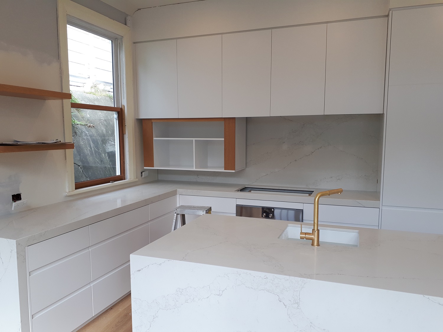 UniQuartz Light Vein Quartz